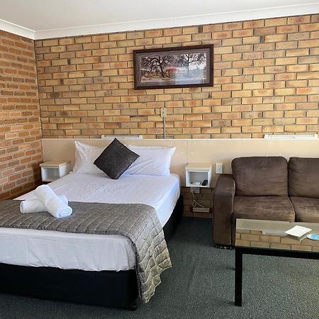 Buckaroo Motor Inn Уорик Экстерьер фото