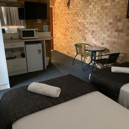 Buckaroo Motor Inn Уорик Экстерьер фото