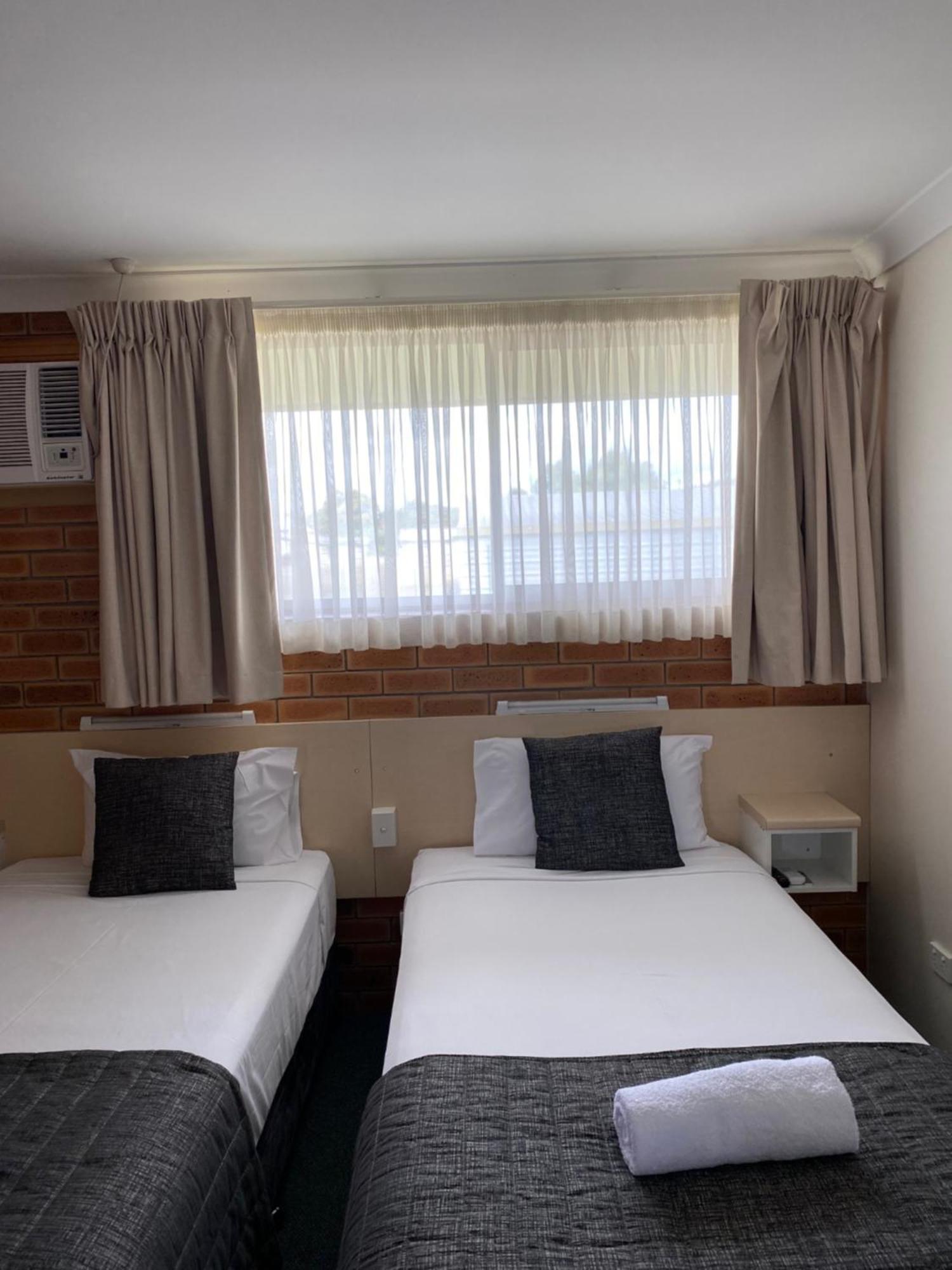 Buckaroo Motor Inn Уорик Экстерьер фото