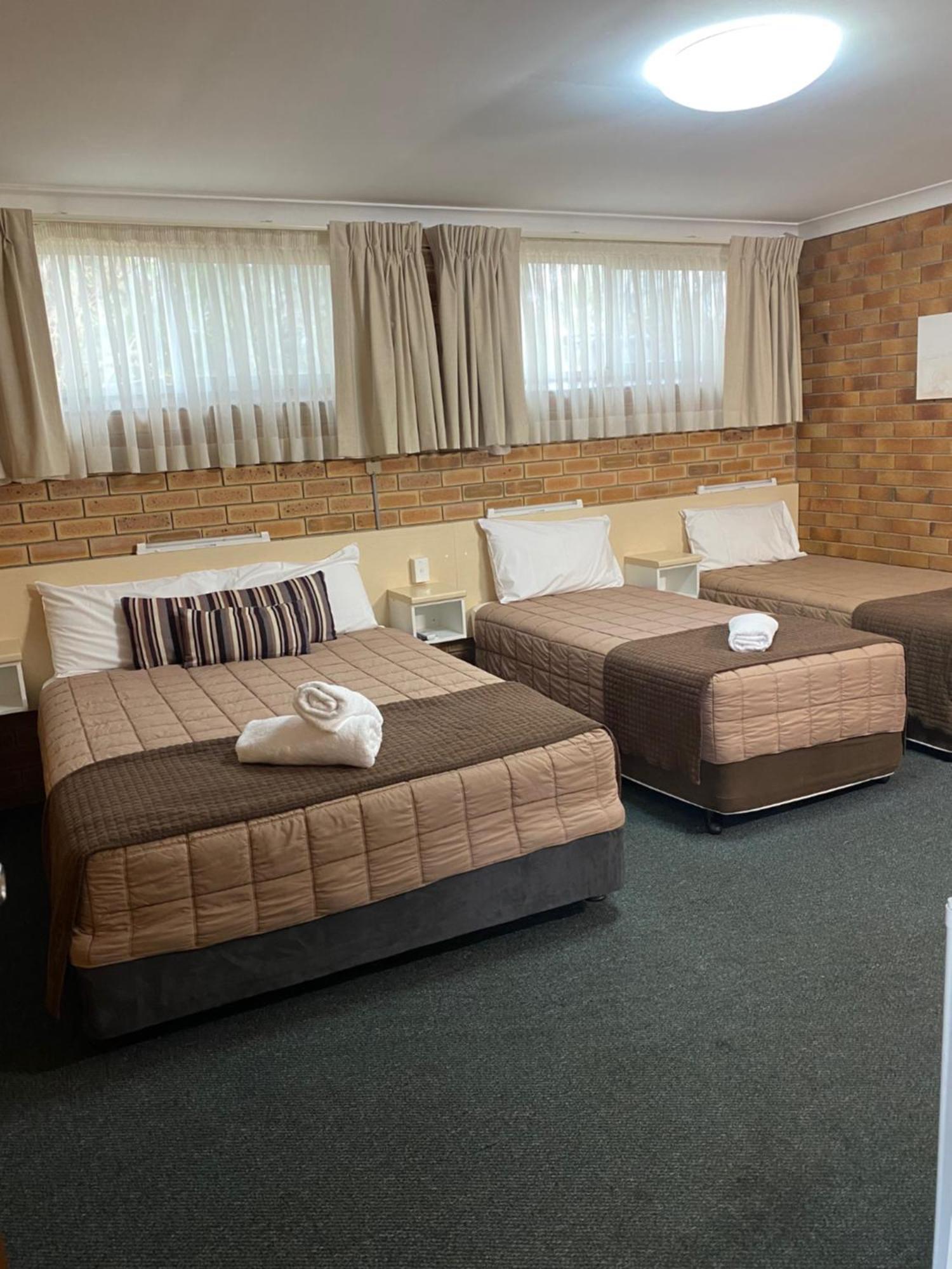 Buckaroo Motor Inn Уорик Экстерьер фото