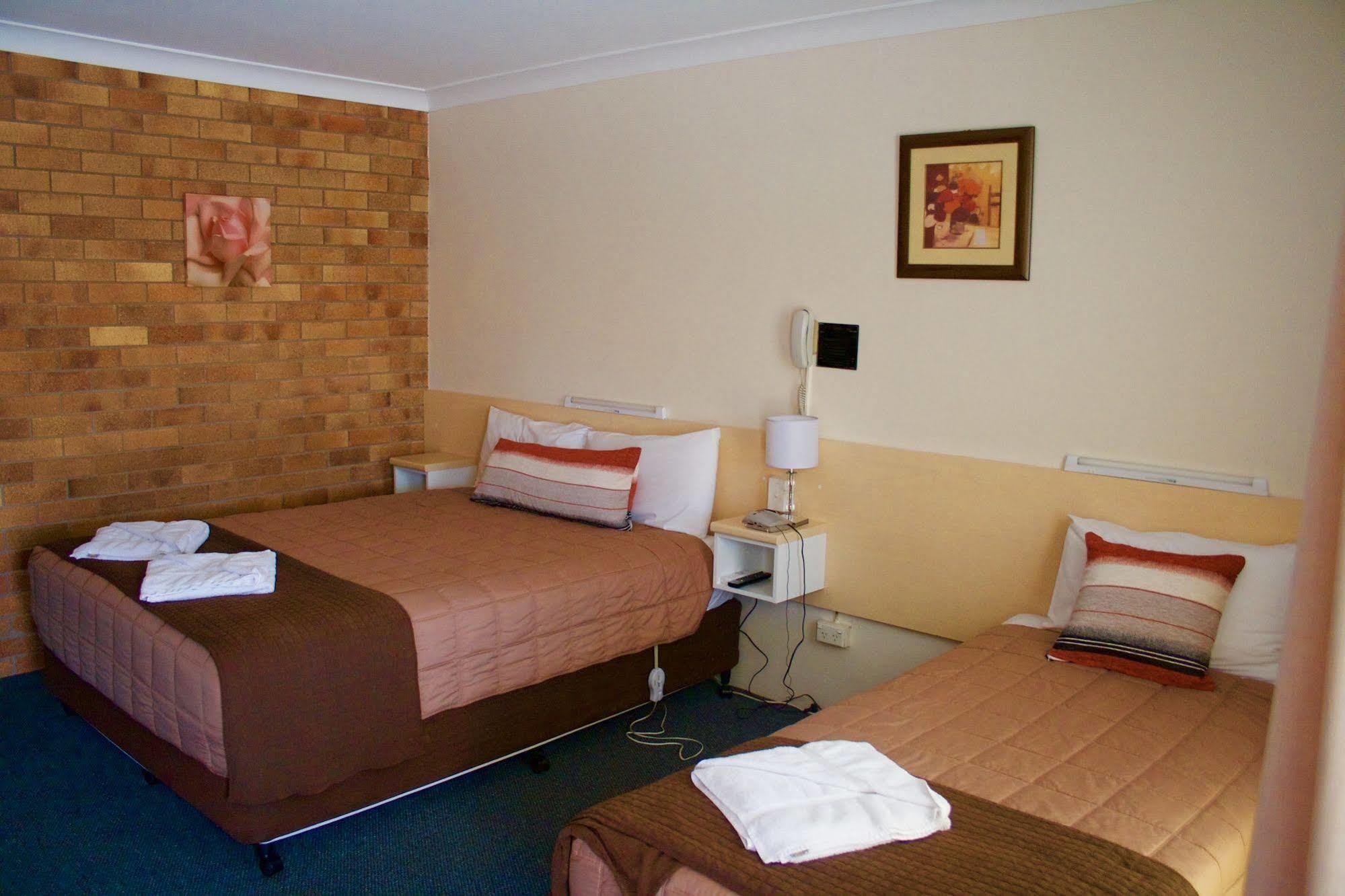Buckaroo Motor Inn Уорик Экстерьер фото