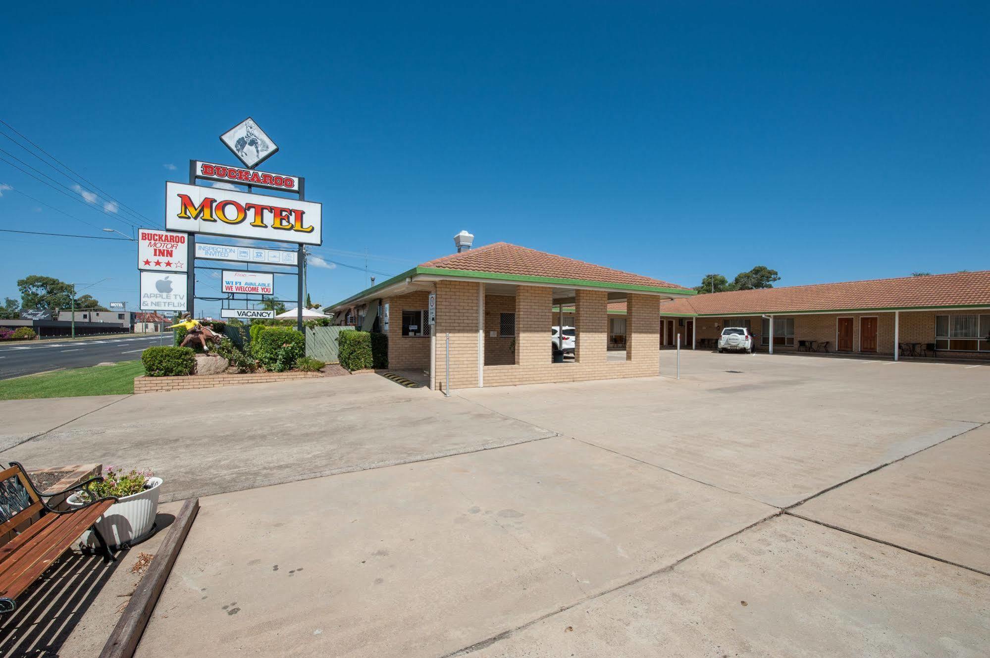 Buckaroo Motor Inn Уорик Экстерьер фото