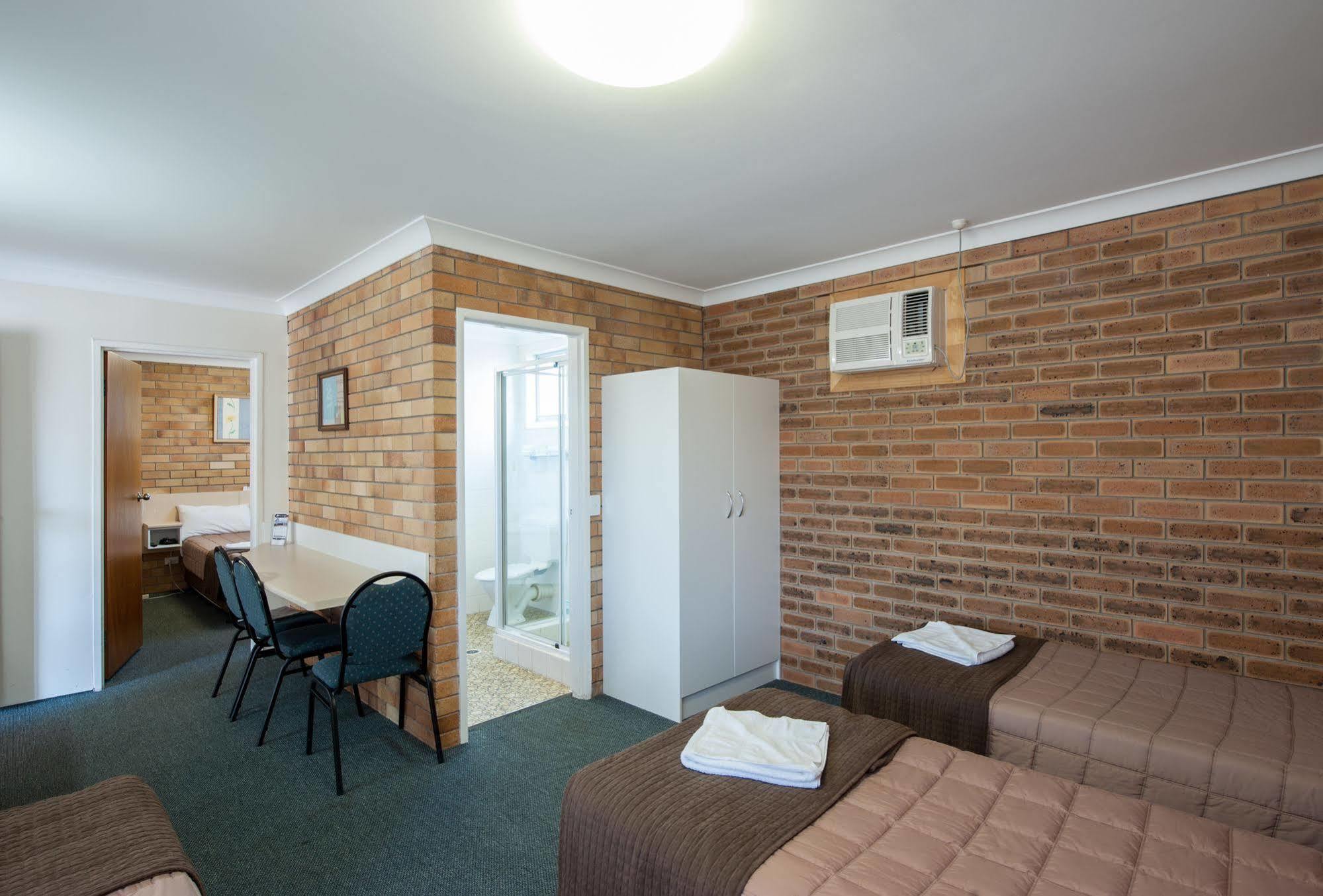 Buckaroo Motor Inn Уорик Экстерьер фото